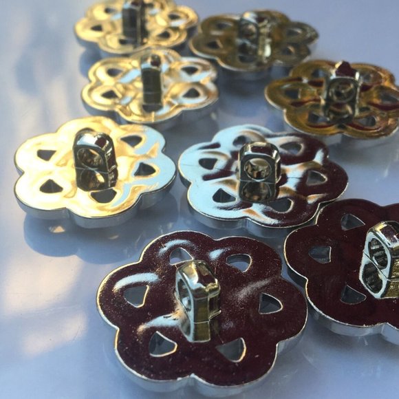 Lot of Vintage Flower Ribbon Silver White Center Hard Plastic Buttons 8 Pcs - Picture 6 of 7